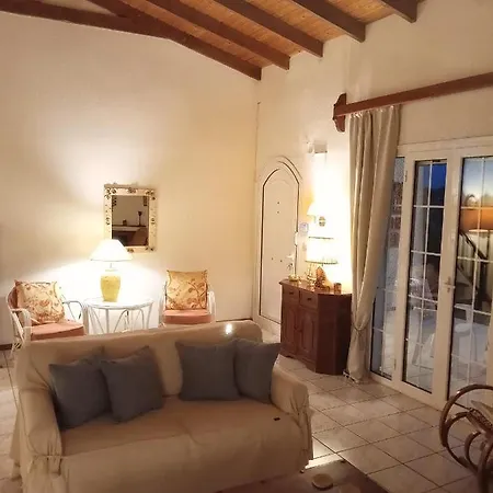 펜션 Votsalo Summer House By The 포르토헬리